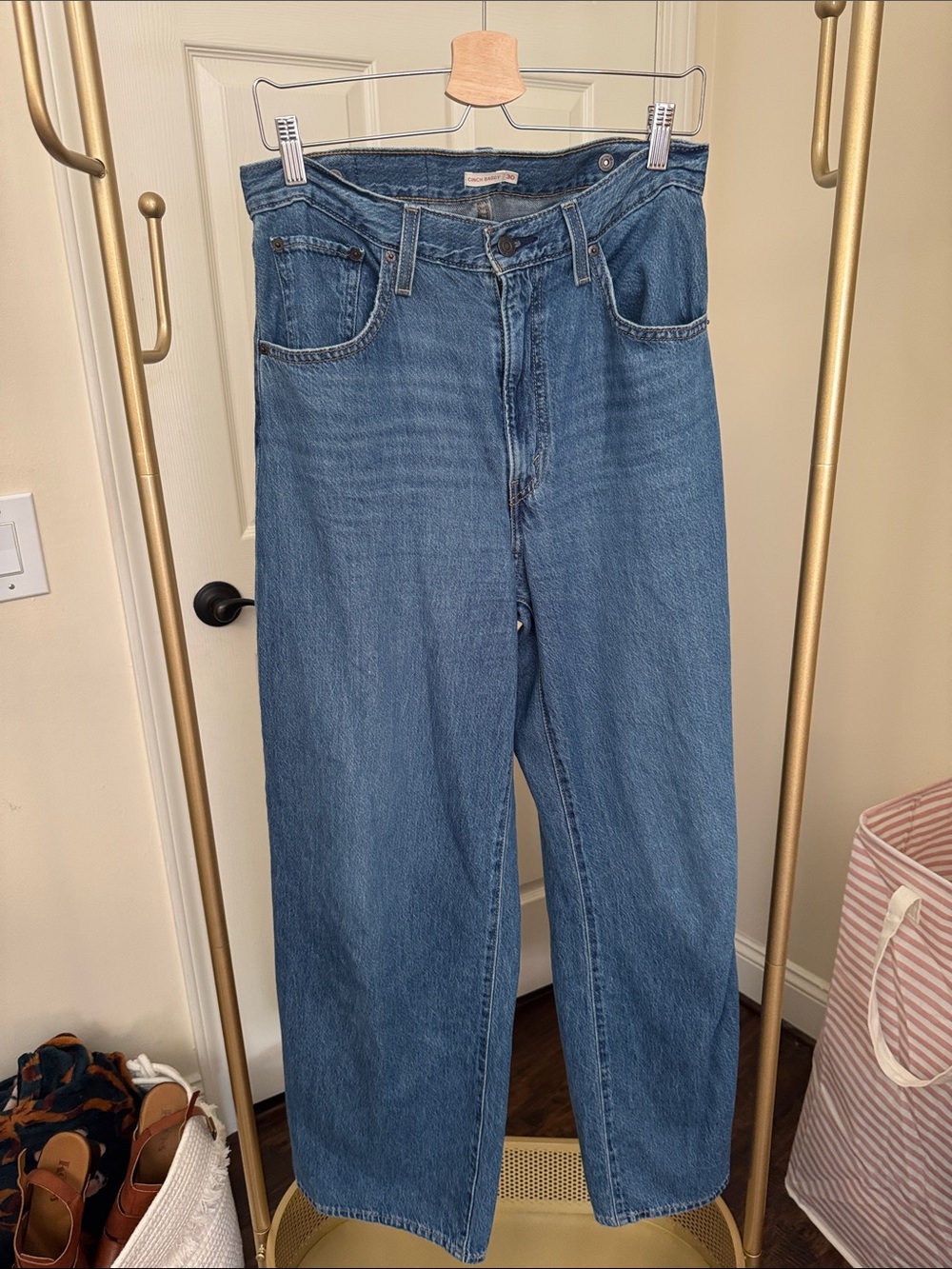 Levi's Women's Cinch Baggy Jeans - color Chasing Dreams 30w x 33L - Picture 2 of 5